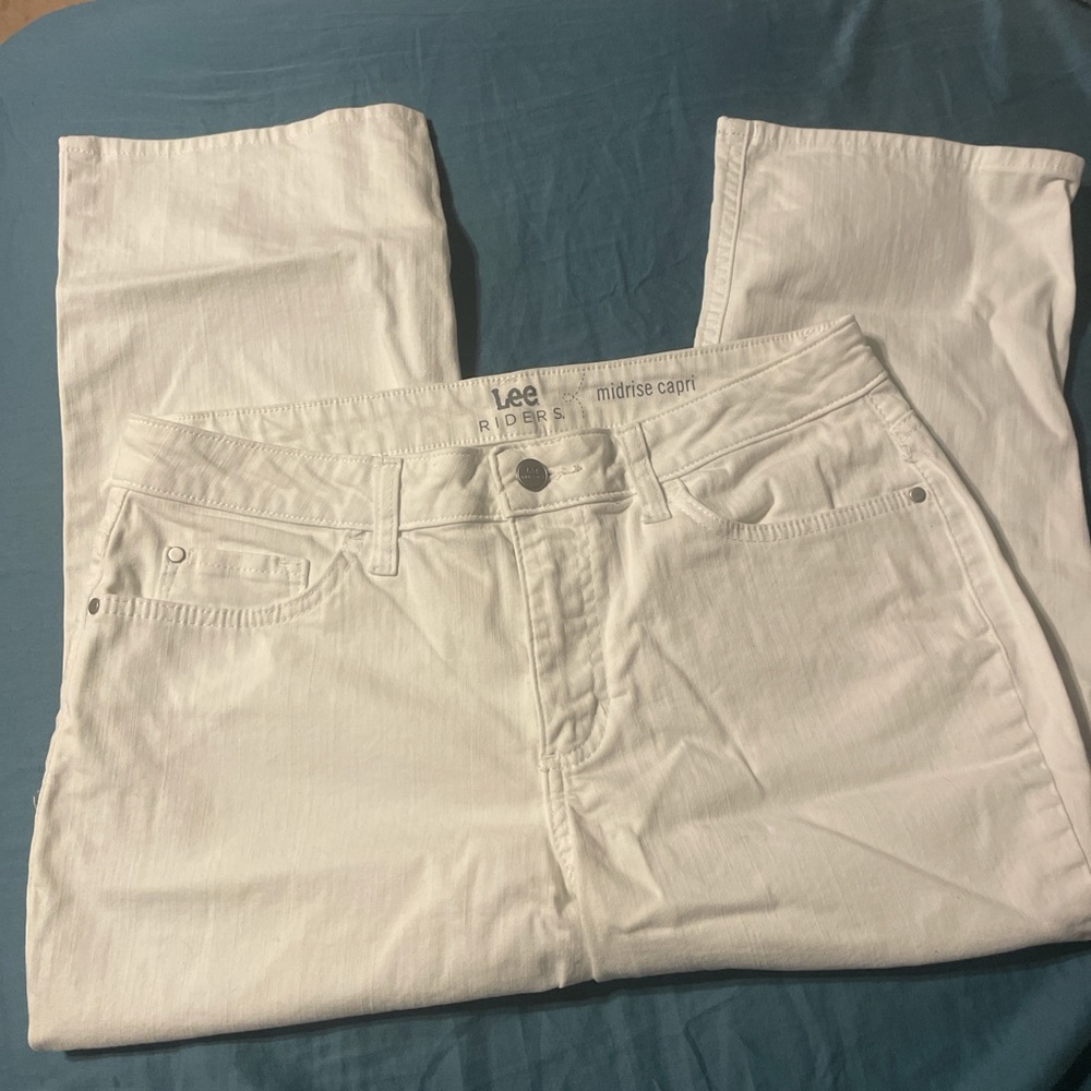 Lee Rider’s mid rise white Capri
